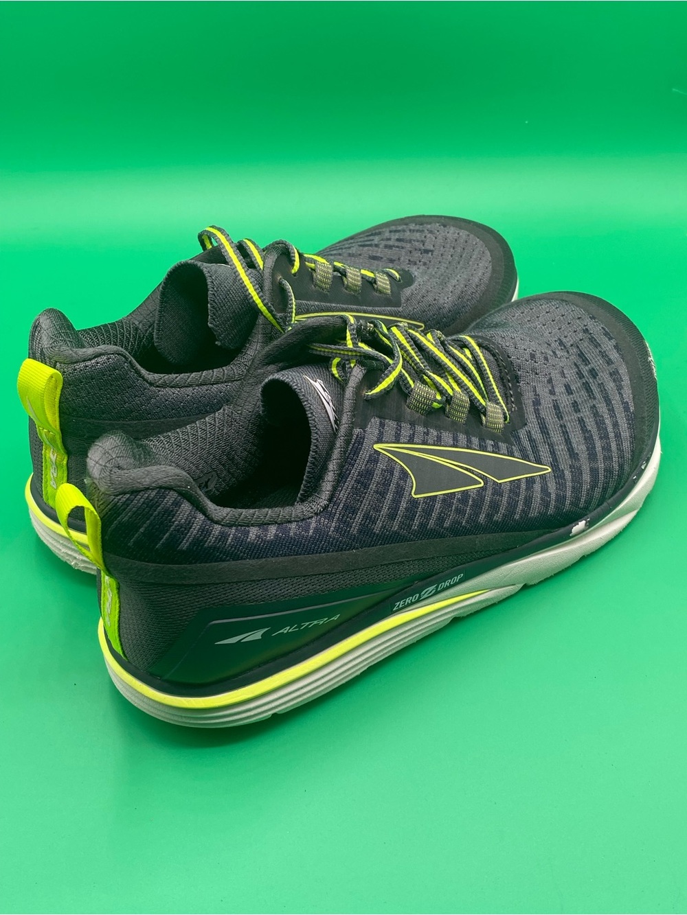 Altra Torin Knit 3.5 Gray and Yellow Athletic Running Shoes - Picture 2 of 4